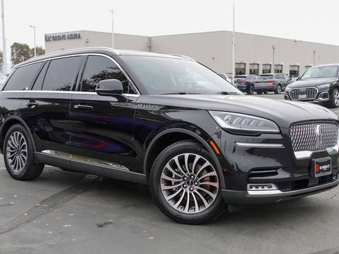 Used 2020 Lincoln Aviator Reserve w/ Equipment Group 201A image 2