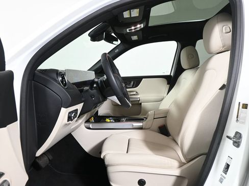 Certified 2026 Mercedes-Benz GLB 250 4MATIC image 3