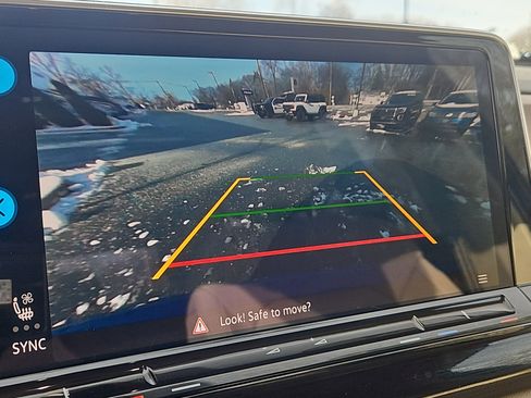 Used 2025 Volkswagen Atlas SE image 8