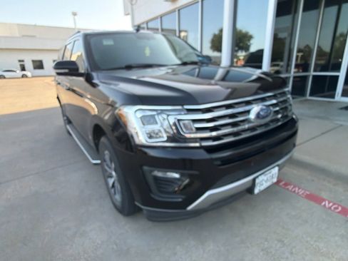 Used 2018 Ford Expedition XLT w/ Equipment Group 202A RWD image 3