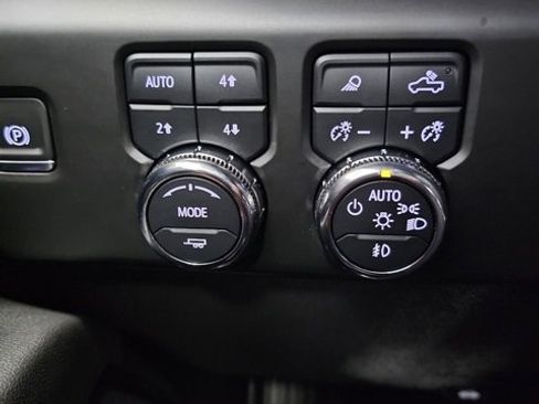 Used 2025 GMC Sierra 1500 AT4 w/ AT4 Premium Package image 37