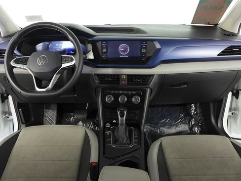 Used 2023 Volkswagen Taos SE w/ Panoramic Sunroof Package FWD image 25