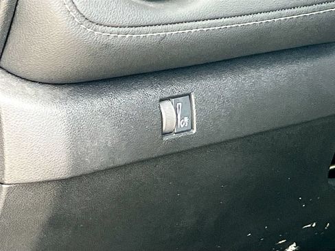 Used 2025 Chevrolet Colorado LT RWD image 10