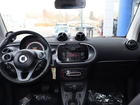 Used 2016 smart fortwo passion image 10