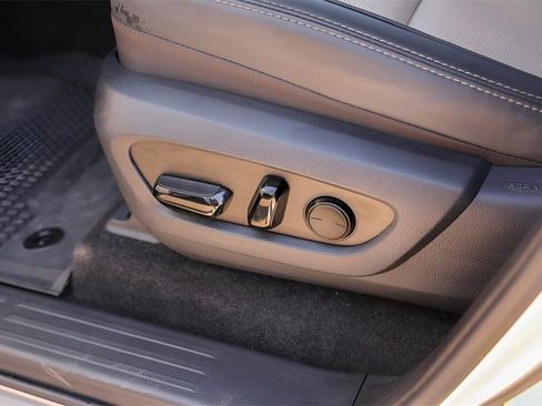 Used 2024 Lexus GX 550 image 11