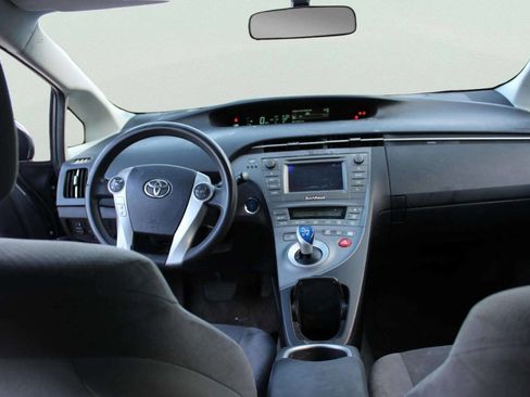 Used 2013 Toyota Prius Two FWD image 9