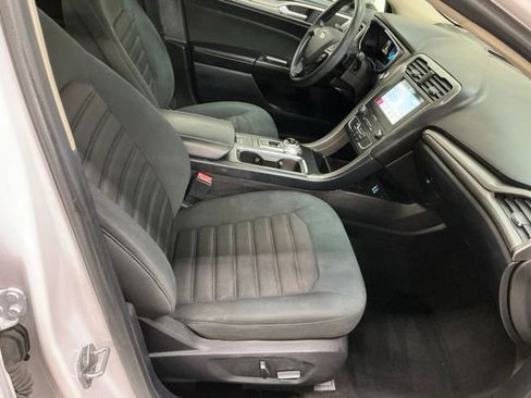 Used 2019 Ford Fusion SE FWD image 19
