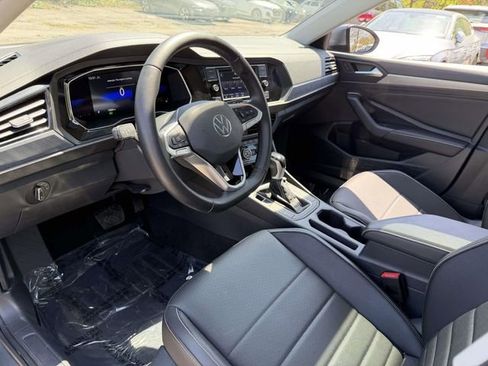 Used 2023 Volkswagen Jetta SE w/ Panoramic Sunroof Package FWD image 12