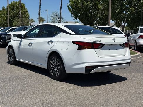Used 2025 Nissan Altima 2.5 SV FWD image 6
