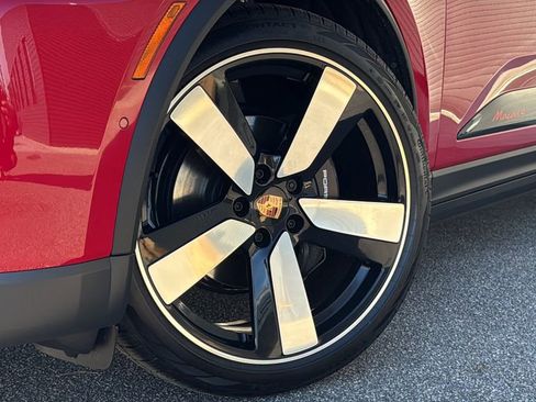 New 2026 Porsche Macan 4 Electric image 6