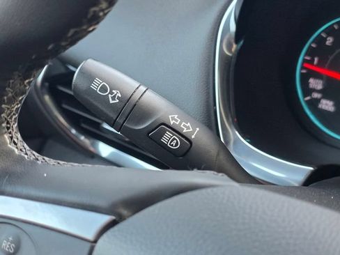 Used 2023 Chevrolet Traverse LT FWD image 39