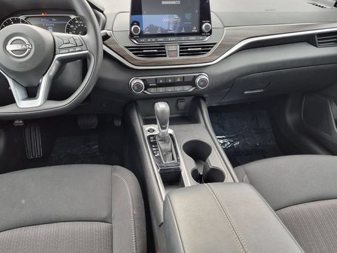 Used 2025 Nissan Altima 2.5 SV FWD image 26