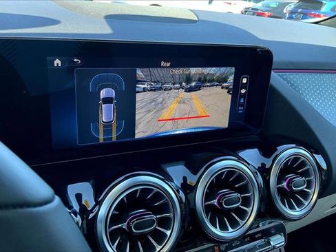 Used 2025 Mercedes-Benz GLA 250 4MATIC image 38