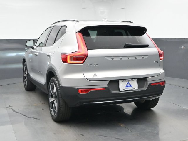 Used 2024 Volvo XC40 B5 Plus AWD/4WD image 7