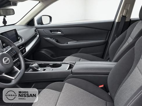 Used 2024 Nissan Rogue SV FWD image 6
