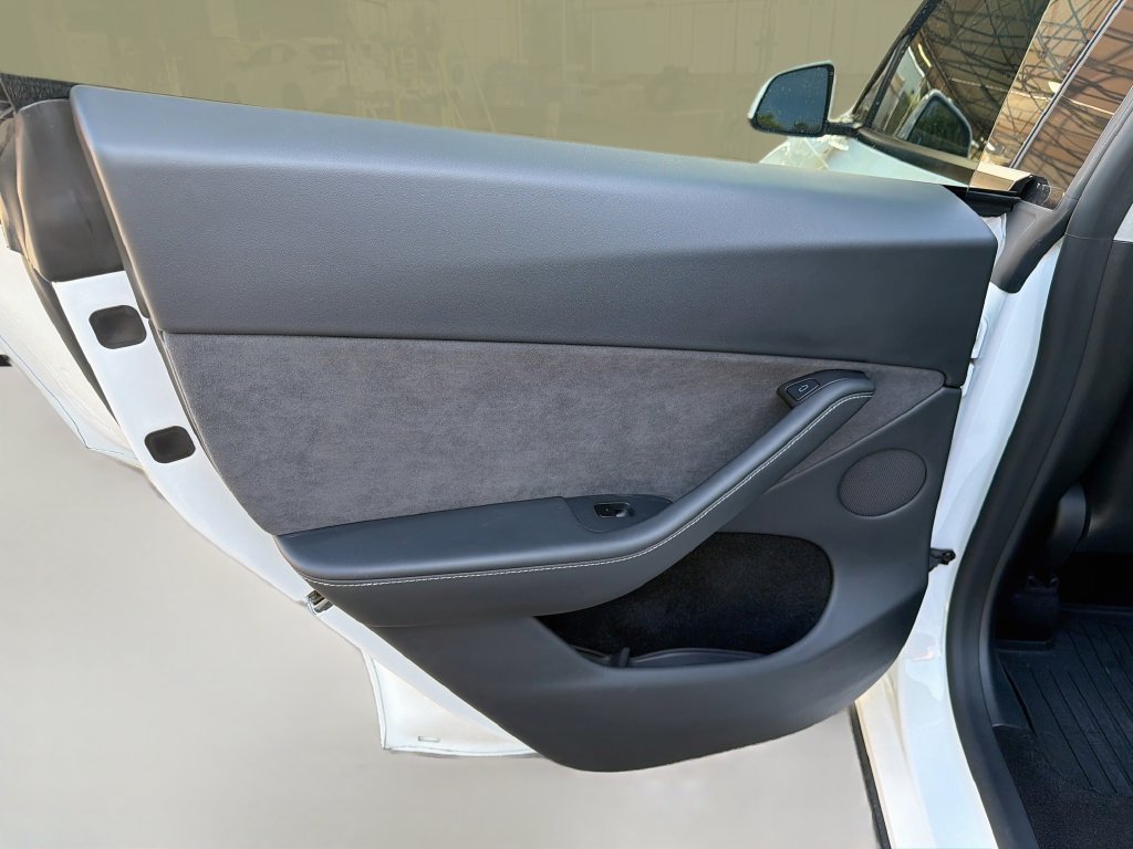 Used 2025 Tesla Model Y Long Range RWD image 27