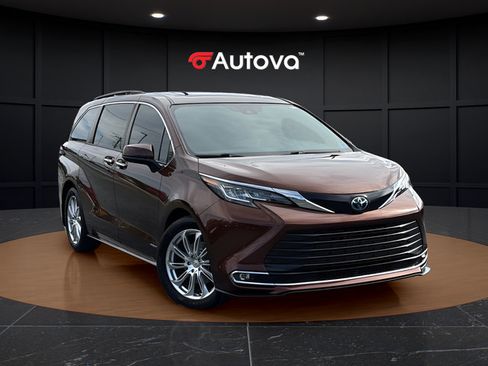Used 2021 Toyota Sienna XLE FWD image 7