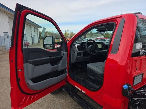 New 2026 Ford F550 4x4 Regular Cab Super Duty image 9