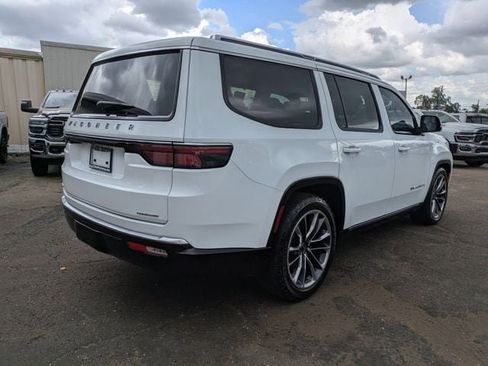 Used 2023 Jeep Wagoneer Series III w/ Premium Group I image 4