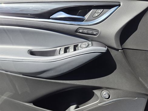 Used 2018 Buick Enclave Premium image 24