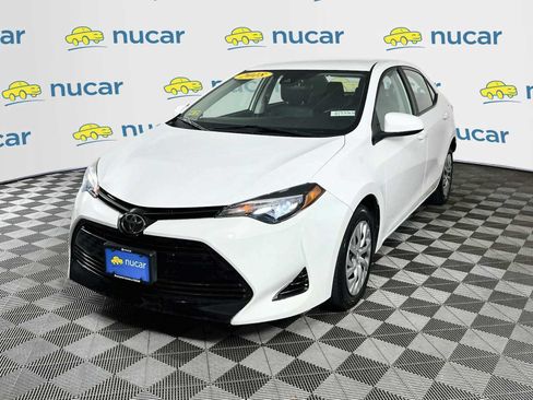 Used 2018 Toyota Corolla LE FWD image 3