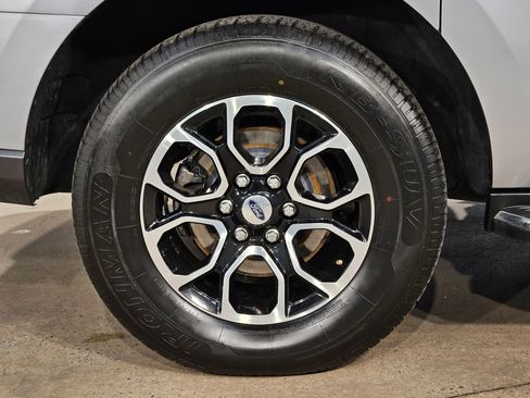 Used 2023 Ford Expedition Max XLT image 17