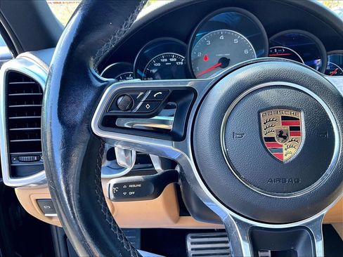 Used 2018 Porsche Cayenne S w/ Premium Package AWD/4WD image 16