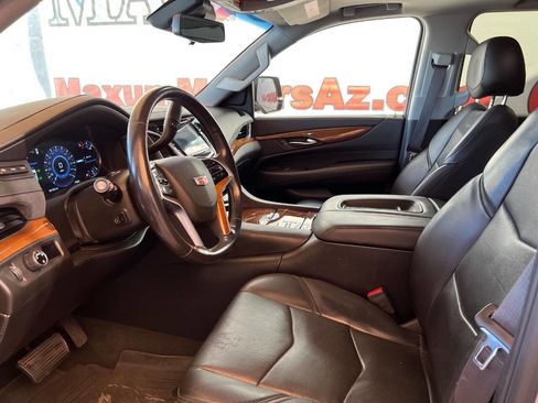 Used 2017 Cadillac Escalade Luxury image 6