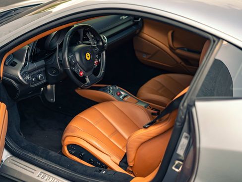 Used 2012 Ferrari 458 Italia Coupe RWD image 18