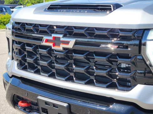 Used 2025 Chevrolet Silverado 2500 ZR2 w/ Technology Package AWD/4WD image 35