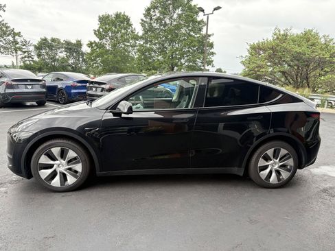 Used 2023 Tesla Model Y Long Range AWD/4WD image 5
