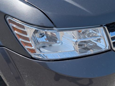 Used 2019 Dodge Journey SE w/ Premium Group FWD image 4