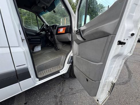 Used 2015 Mercedes-Benz Sprinter 2500 image 18
