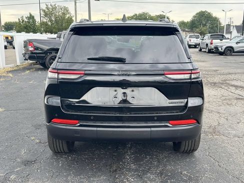 Used 2023 Jeep Grand Cherokee Limited w/ Black Appearance Package AWD/4WD image 5