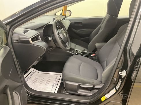 Used 2022 Toyota Corolla LE image 8