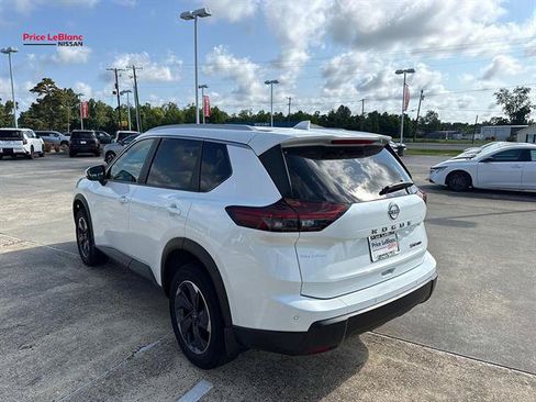 Used 2024 Nissan Rogue SV w/ SV Premium Package AWD/4WD image 5