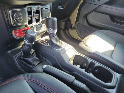 Used 2025 Jeep Wrangler Unlimited Rubicon w/ XTREMEE 35" Tire Package image 28