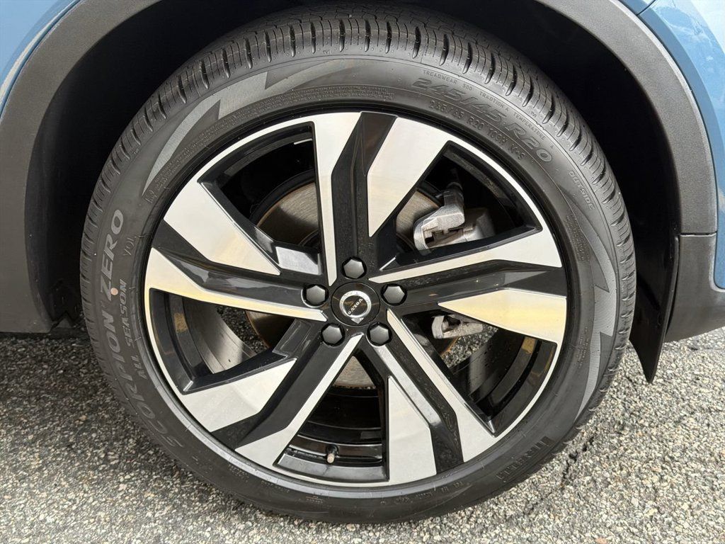 Certified 2024 Volvo XC40 B5 Plus w/ Climate Package AWD/4WD image 13