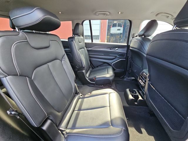Used 2022 Jeep Grand Cherokee L Limited AWD/4WD image 30