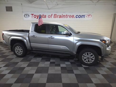 Certified 2024 Toyota Tacoma SR5 AWD/4WD image 1
