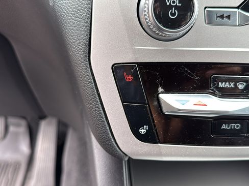 Used 2022 Ford Explorer XLT w/ Equipment Group 202A image 21