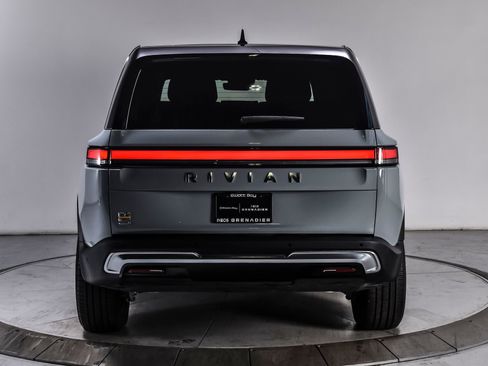Used 2024 Rivian R1S Adventure AWD/4WD image 5
