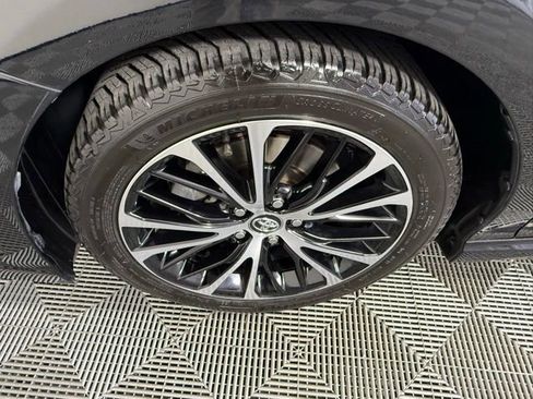 Used 2020 Toyota Camry SE w/ Convenience Package image 13