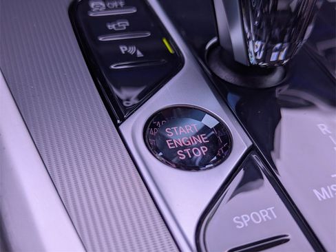 Used 2022 BMW X6 xDrive40i w/ M Sport Package image 24