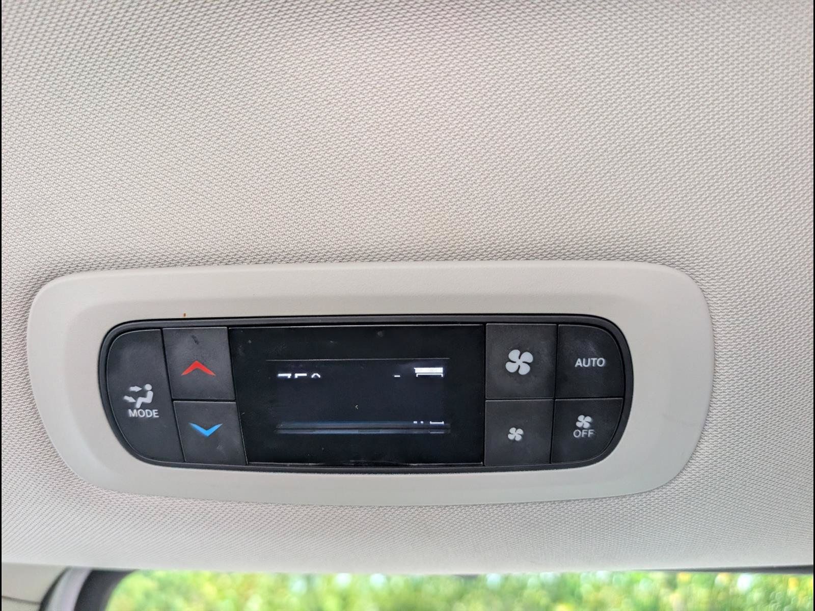 Used 2024 Chrysler Pacifica Touring-L FWD image 19