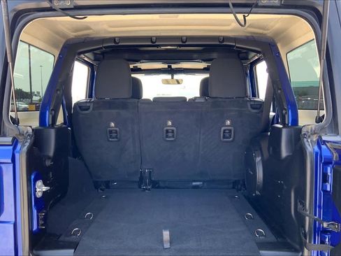 Used 2018 Jeep Wrangler Unlimited Sahara AWD/4WD image 34