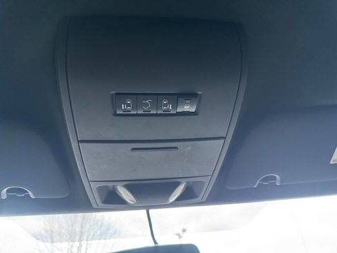 Used 2017 Dodge Grand Caravan SXT image 17