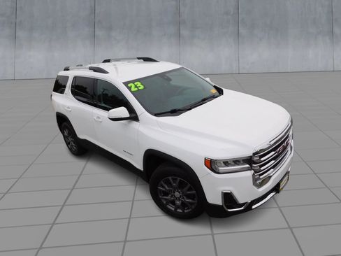 Used 2023 GMC Acadia SLT FWD image 2