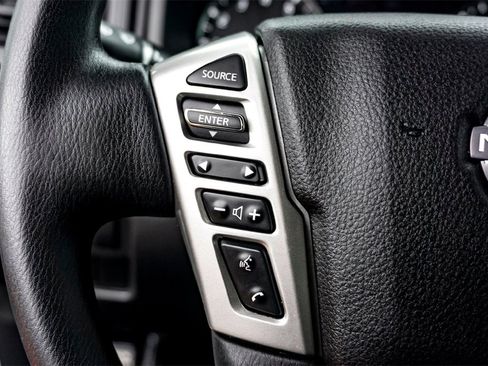 Used 2023 Nissan Titan SV image 18