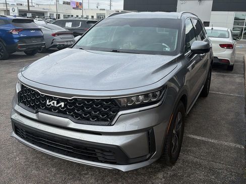 Used 2022 Kia Sorento S image 2